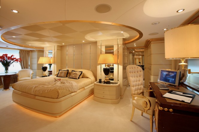 Benetti FB238 Platinum Master cabin