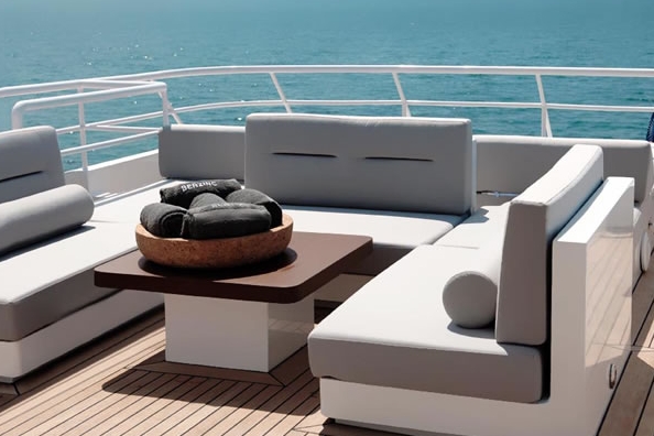 Classic yacht BERZINC - Sundeck seating