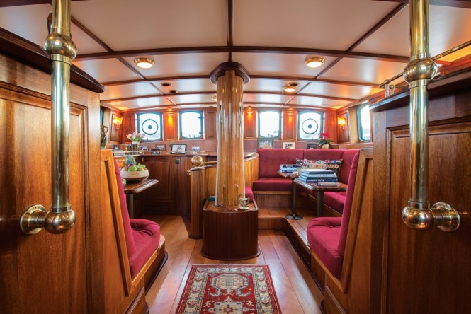 Classic yacht SILVER SPRAY - Upper salon