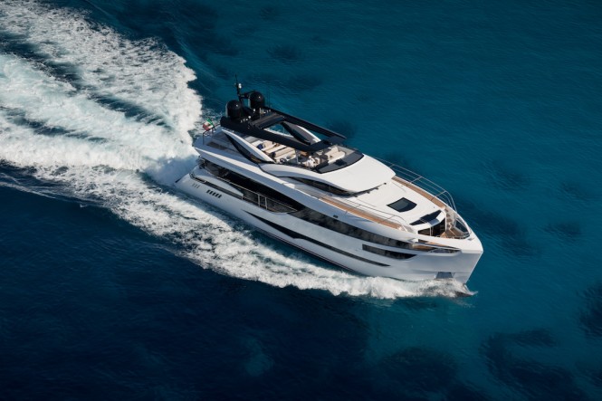 Dominator Ilumen 28M Kalliente - Photo Jeff Brown