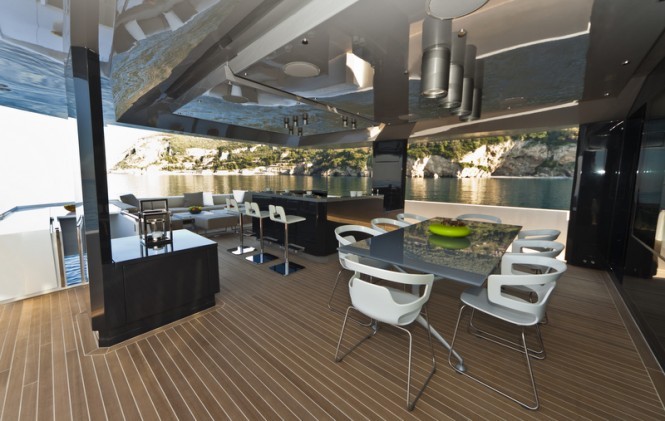 Luxury yacht M'OCEAN - Upper deck aft