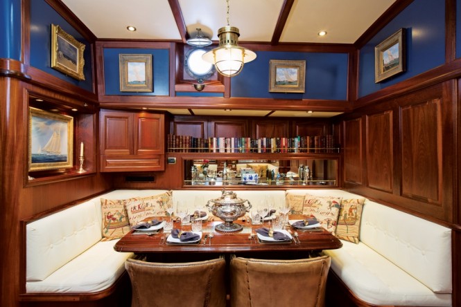 Luxury yacht SILVER SPRAY - Formal dining