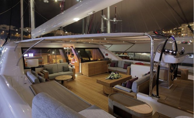 Luxury yacht STATE OF GRACE - Cockpit lounging area