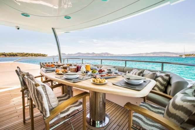 Motor yacht BIANCINO - Alfresco dining on the aft deck