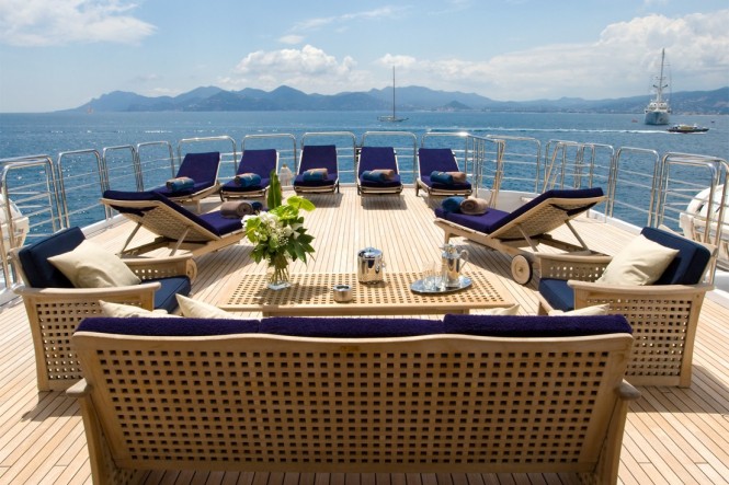 Motor yacht INSIGNIA - Sun lounging area on the sundeck