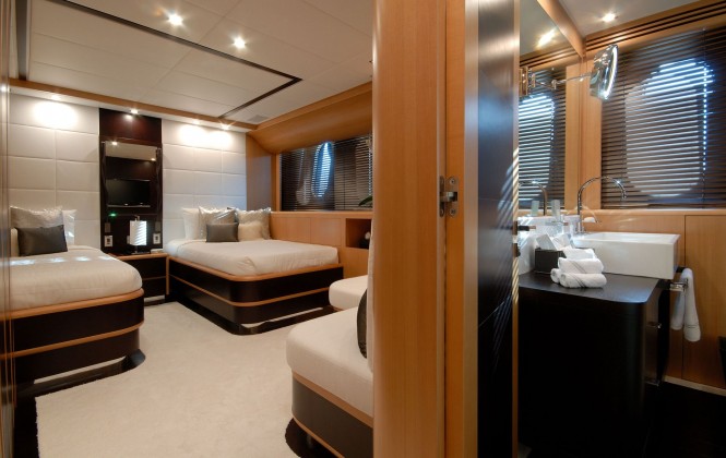 Motor yacht Pure One -twin cabin