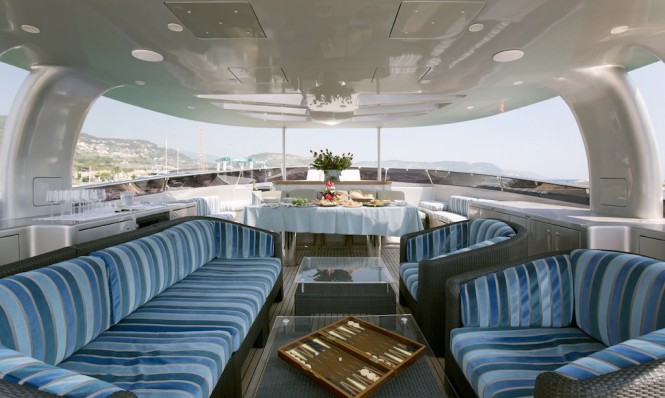 Motor yacht XO OF THE SEAS - Sundeck seating