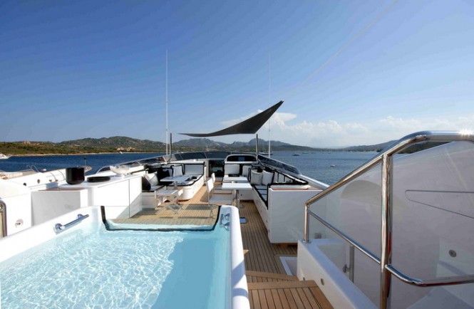 Open yacht PURE ONE - Sundeck and spa pool