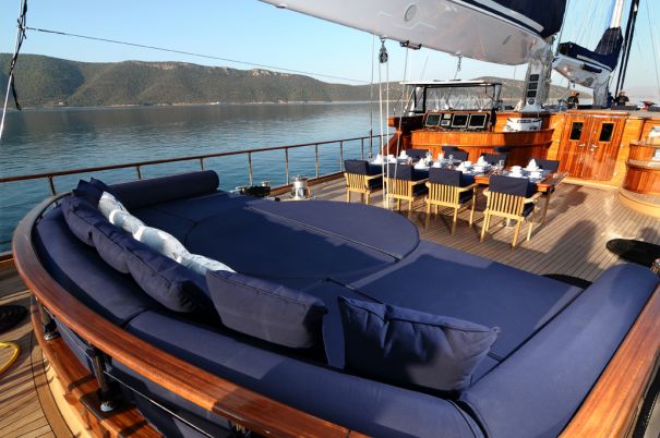 Sail yacht CLEAR EYES - Deck lounging with hidden Jacuzzi and central alfresco dining