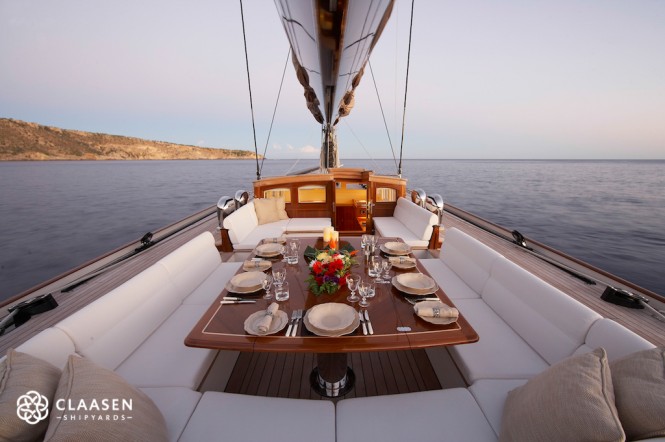Sailing yacht LIONHEART - Alfresco dining in the cockpit