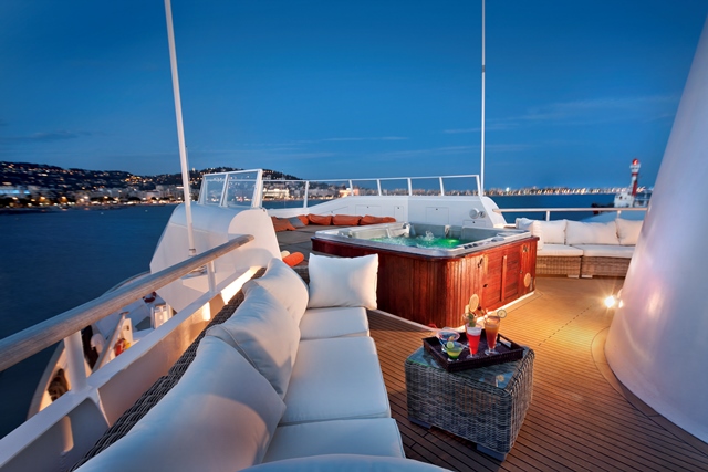 Superyacht ALTER EGO - Sundeck Jacuzzi and sunpads