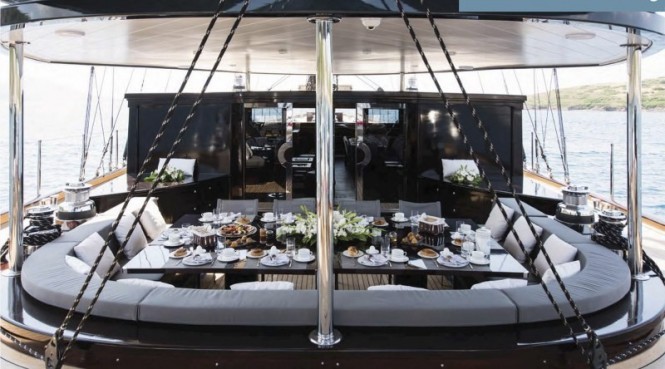 Superyacht ROX STAR - Aft deck dining