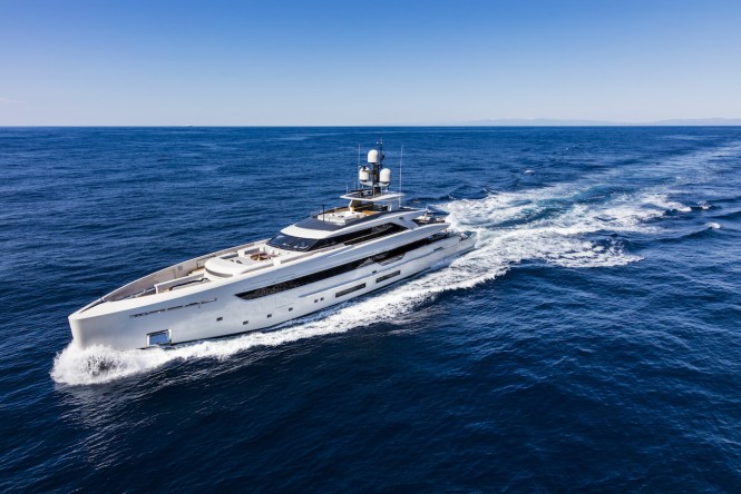 TANKOA YACHTS VERTIGE - running shot