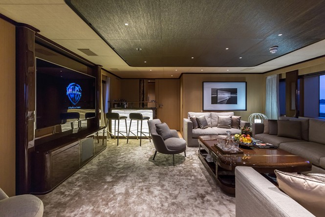 VERTIGE main saloon and tv