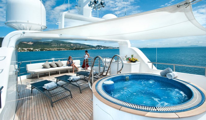 Luxury yacht CHRISTINA G - Jacuzzi