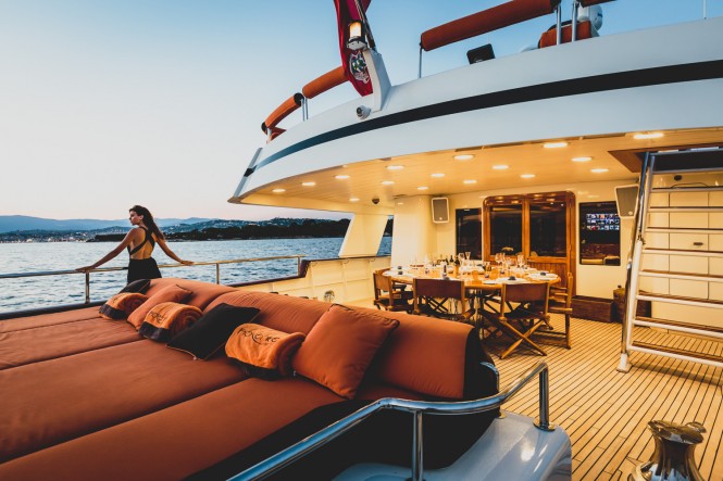 Luxury yacht FIORENTE - Main deck aft