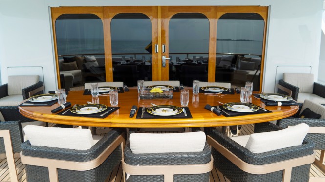 Luxury yacht GRAND ILLUSION - Alfresco dining on the upper deck aft