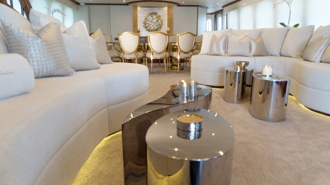 Luxury yacht GRAND ILLUSION - Main salon
