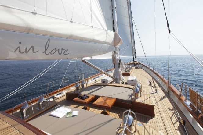 Luxury yacht IN LOVE - Forward deck