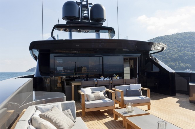 Luxury yacht LUCKY ME - Exterior living