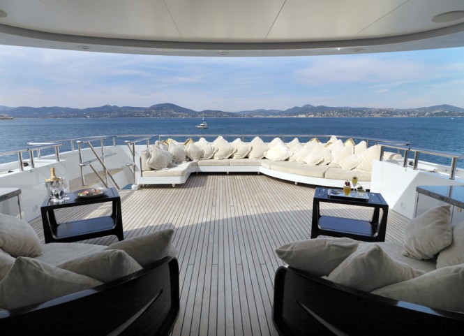 Luxury yacht MY LITTLE VIOLET - Sundeck seating