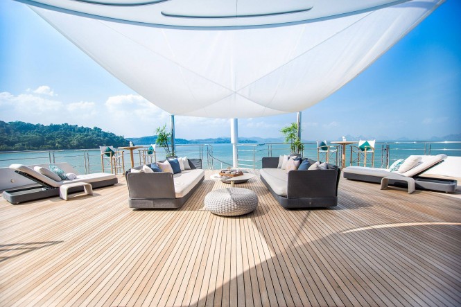 Luxury yacht SALUZI - Bridge deck aft