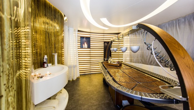 Luxury yacht SALUZI - Spa room