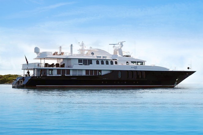 Luxury yacht SHE'S A 10 - Built by Oceanfast