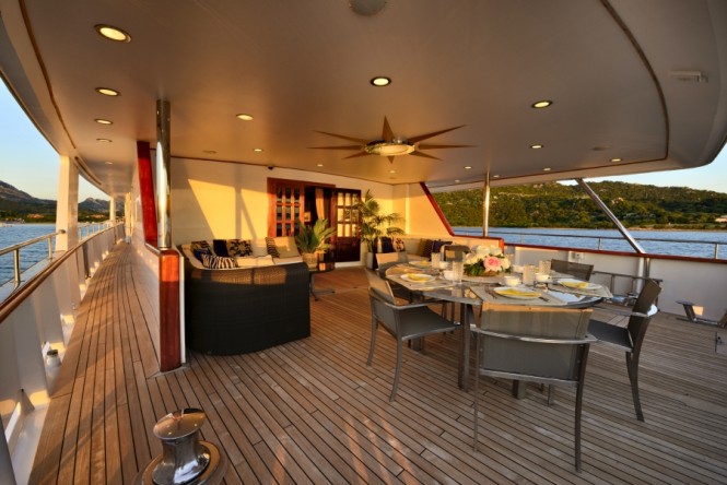 Main deck aft dining aboard motor yacht COMMITMENT