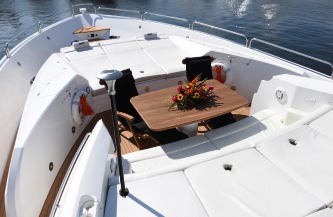 Motor yacht DOUBLE D - Foredeck seating and sunpads