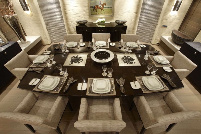 Motor yacht HURRICANE RUN - Formal dining area