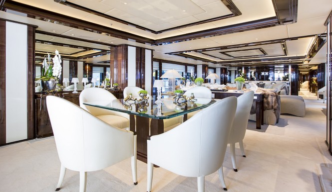 Motor yacht ILLUSUON V - Formal dining