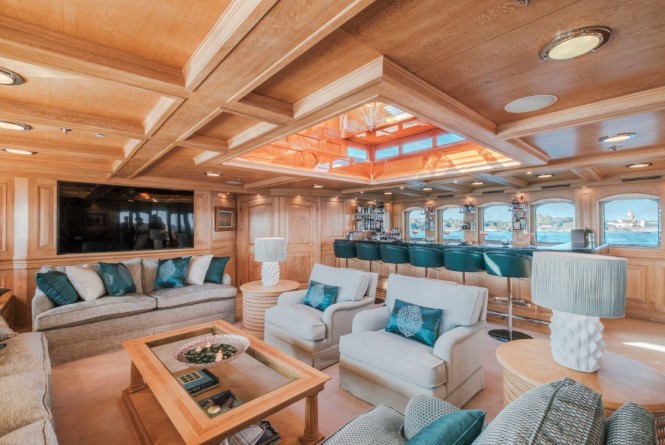 Motor yacht NERO - Skylounge