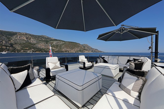 Motor yacht OKTO - Upper deck outdoor lounging area