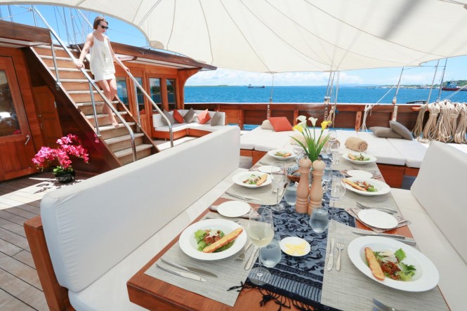 Outdoor dining aboard luxury phinisi LAMIMA