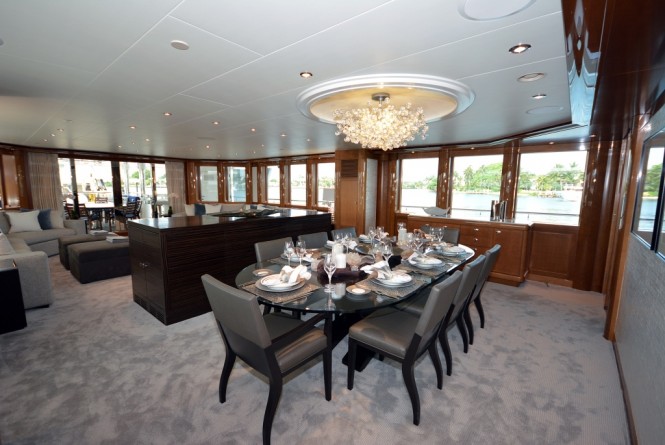 Superyacht AQUAVITA - Formal dining area