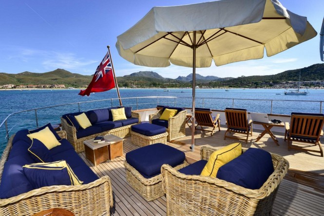 Superyacht COMMITMENT - Upper deck lounging area