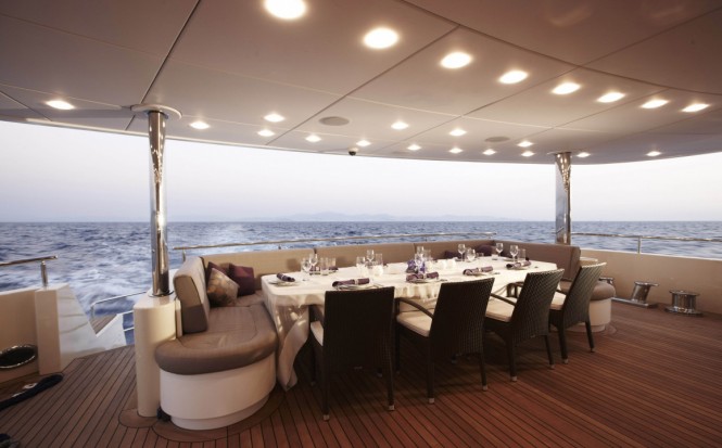Superyacht E&E - Alfresco dining on the main deck aft