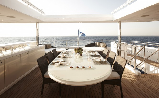 Superyacht E&E - Sundeck dining and sunpads