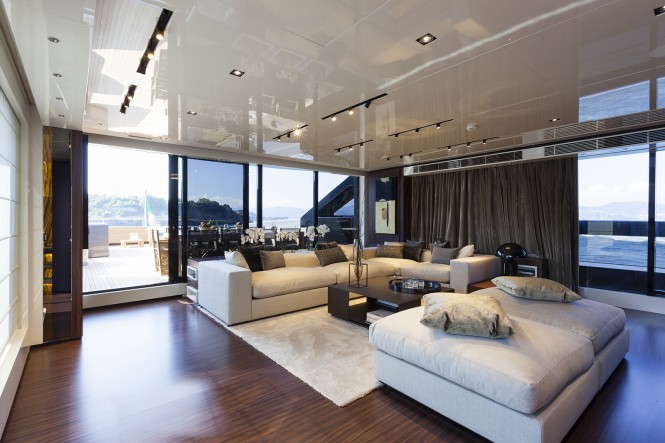 Superyacht LUCKY ME - Skylounge