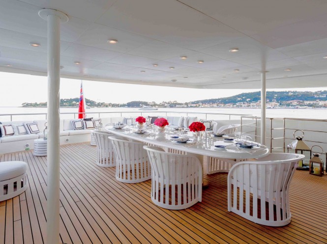 Superyacht MISCHIEF - Upper deck alfresco dining