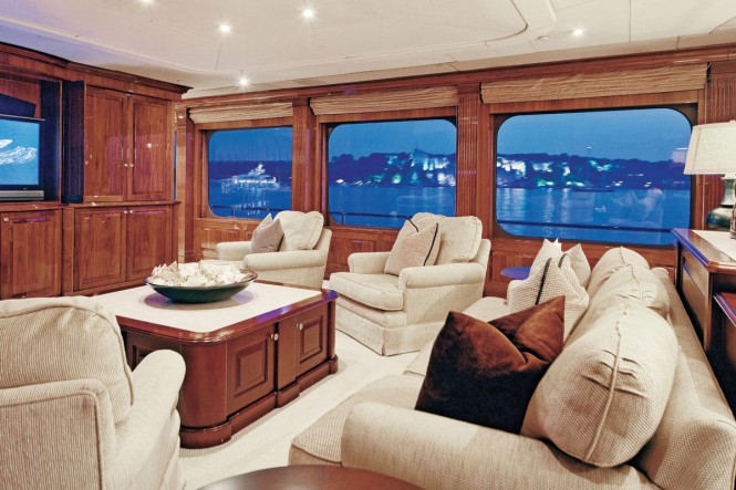 Superyacht ONE MORE TOY - Main Salon