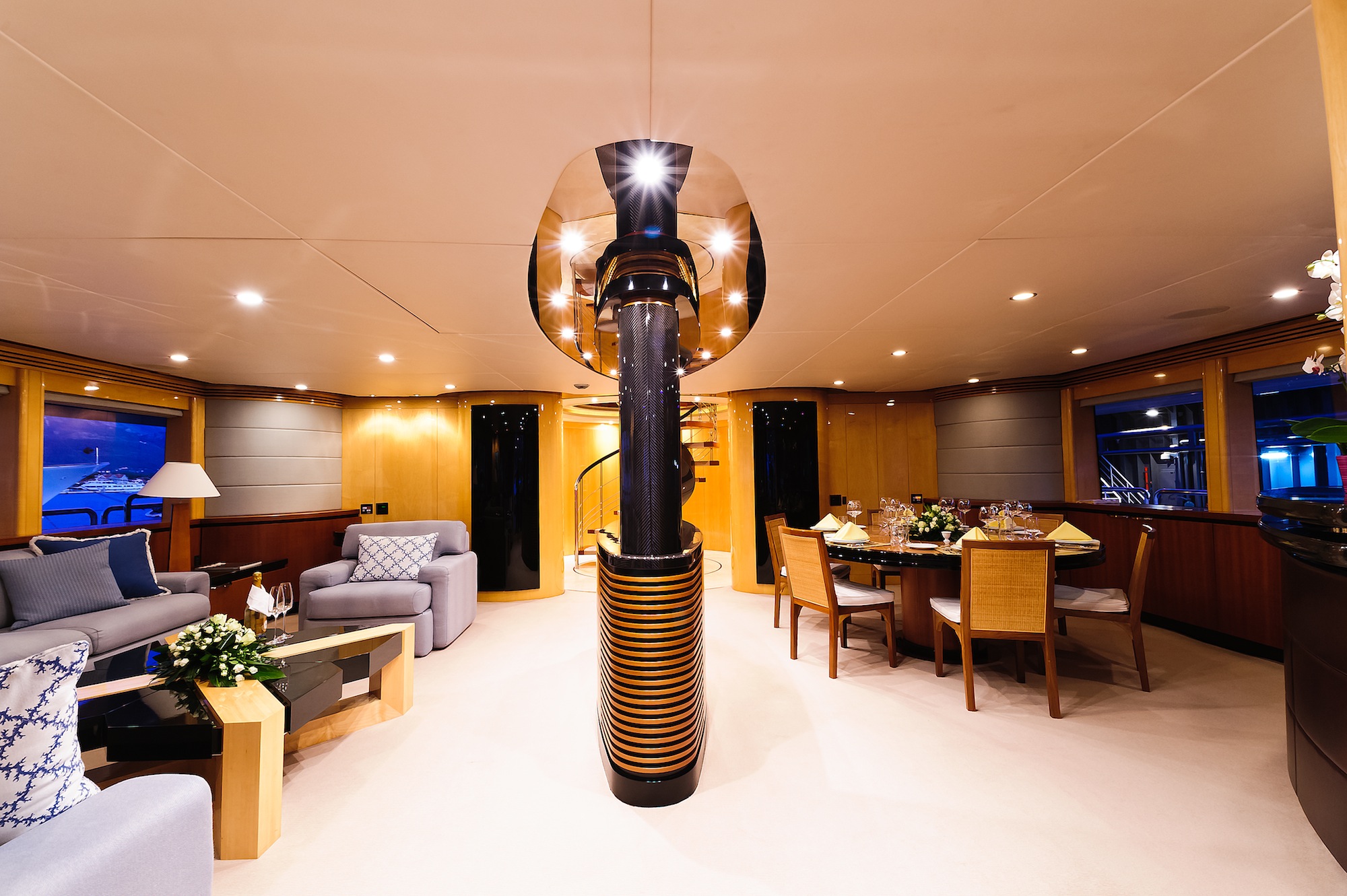 Superyacht SPIRIT - Salon and formal dining area
