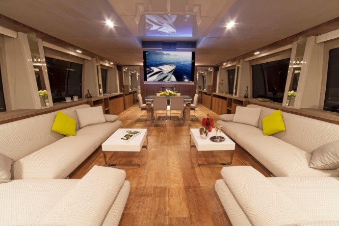 Amer Cento Quad motor yacht - Salon and formal dining area