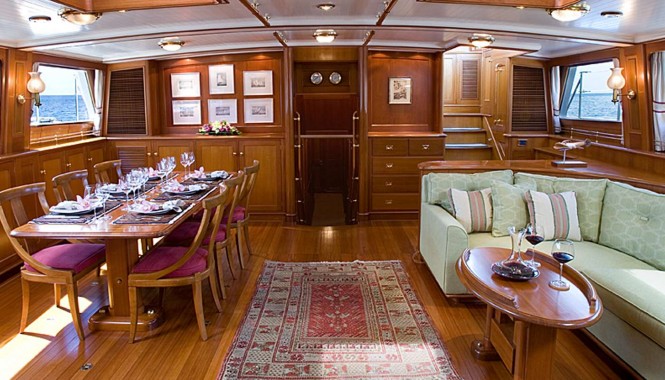 Luxury yacht AXIA - Main salon