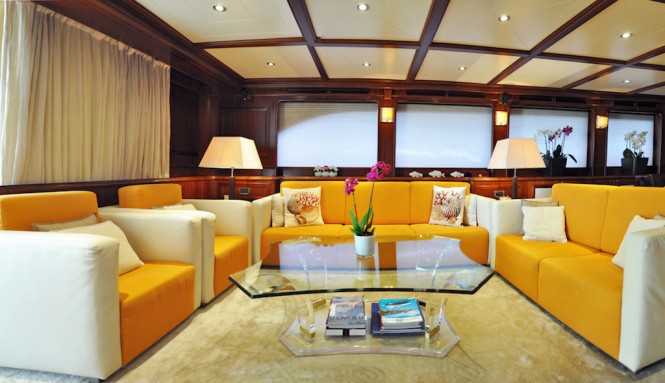 Luxury yacht CONQUISTADOR - Main salon