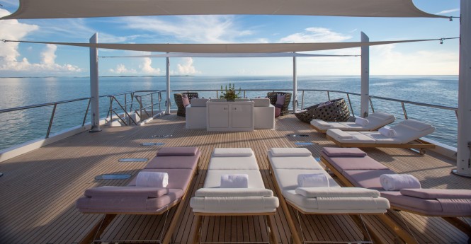 Luxury yacht DREAM - Sun loungers on the sundeck aft