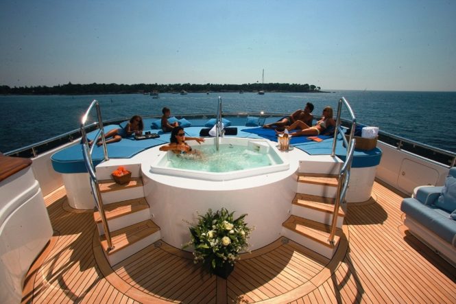 Luxury yacht ELENI - Jacuzzi and sunpads on the sundeck