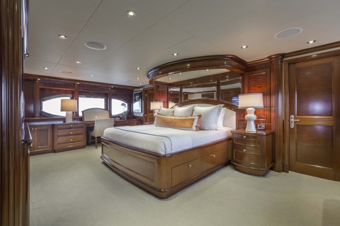 Luxury yacht FAR FROM IT - Master suite
