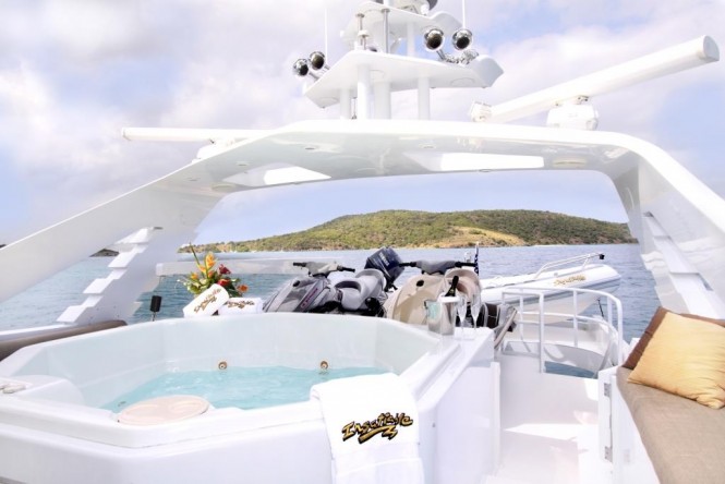Luxury yacht INSATIABLE - Sundeck spa pool